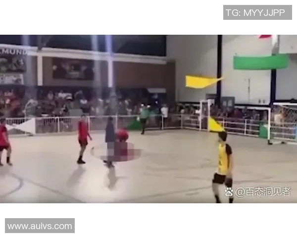 足球比赛意外频发一名球员因摔倒导致腿部骨折引发关注 足球比赛意外频发一名球员因摔倒导致腿部骨折引发关注